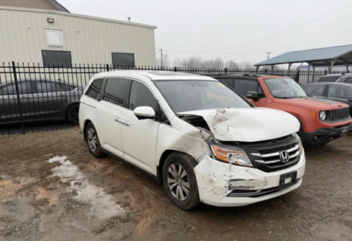 Honda Odyssey — Front End Repair before repair